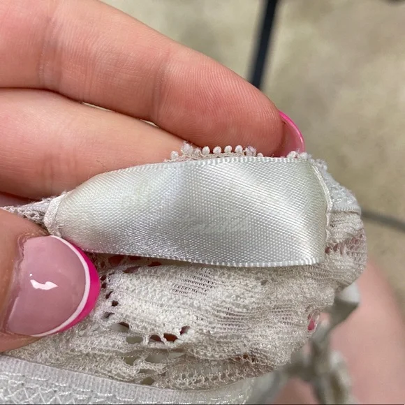 Ivory Lace Altar’d State Bralette Size M/L - Picture 5 of 5